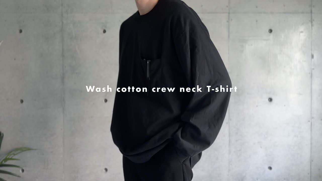 UNIQLO's long-sleeved T-shirt is oversized for a modern look