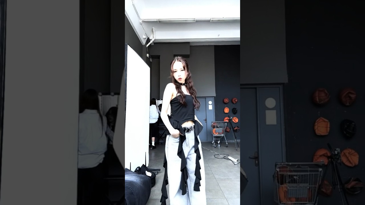 Как вам образ Маши? 🖤топ: 175442463 джинсы: 214682685 