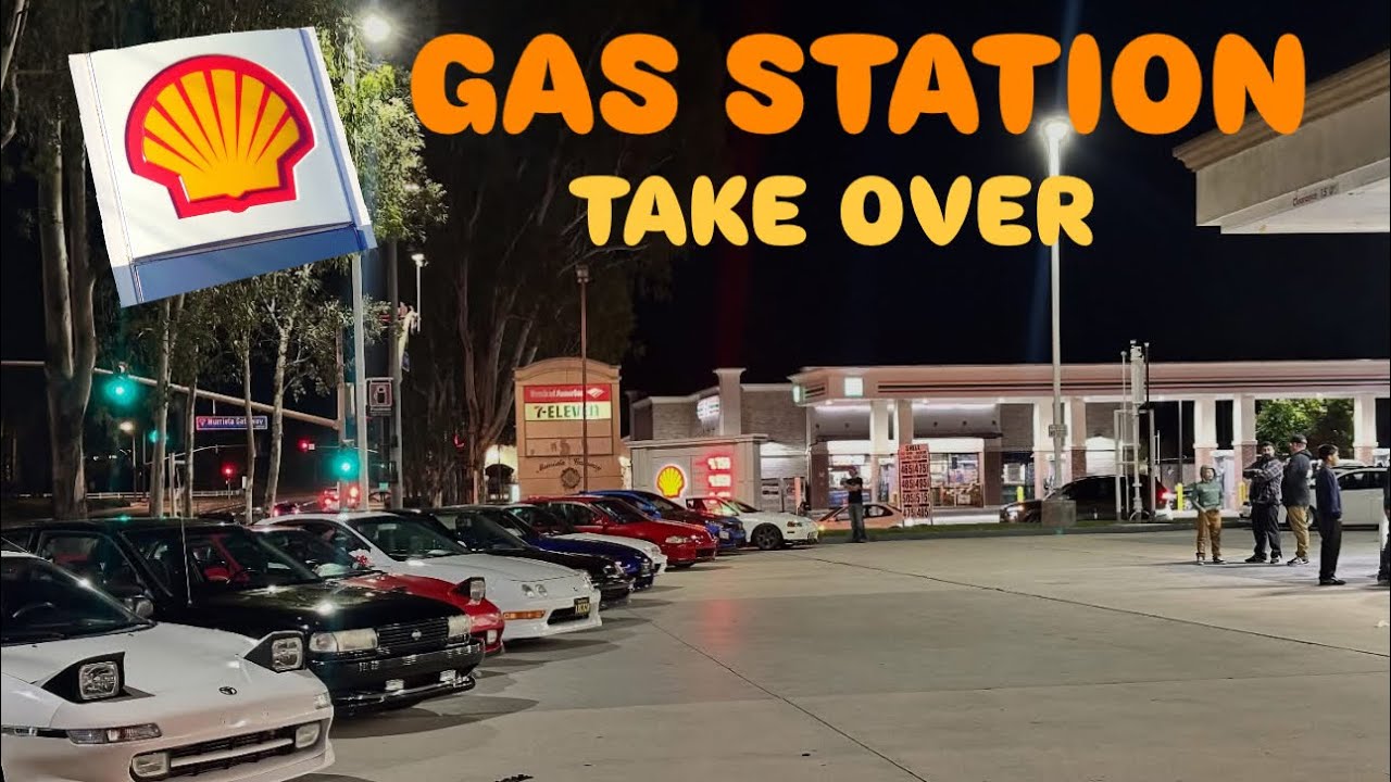 Компания Honda и Imports захватывают местную автозаправочную станцию.