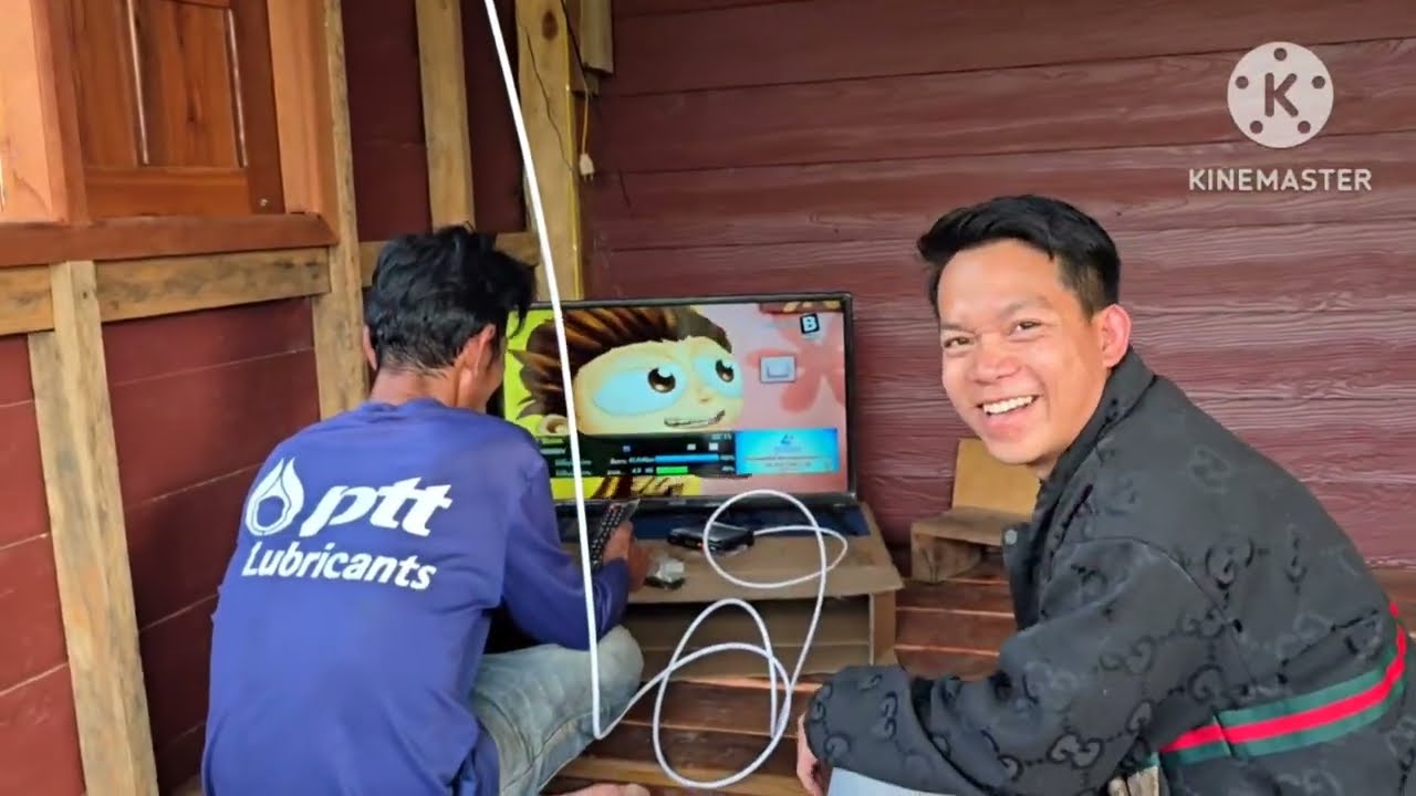 เกิดอุบัติเหตุ รถมอเตอร์ไซค์พุ่งชนรถบ่าวจันทร์