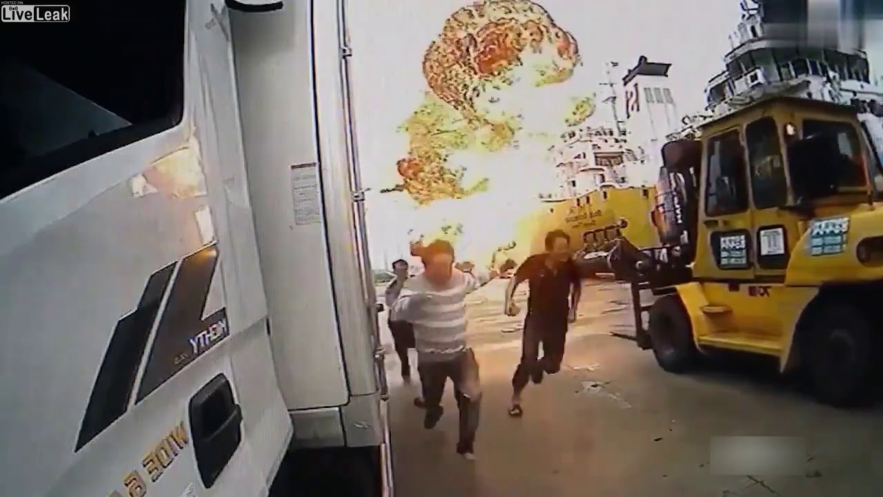 Explosão de petroleiro na Coréia capturada em vídeo de vigilância