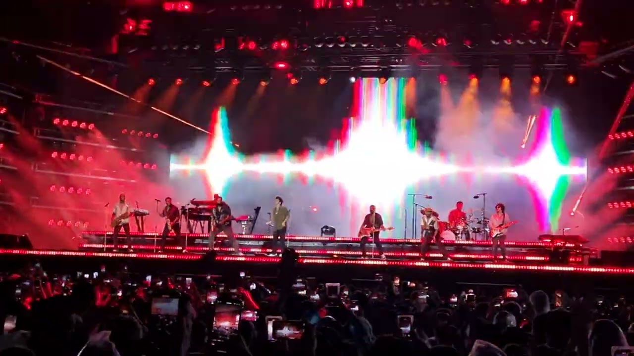 Bruno Mars - Locked Out Of Heaven (Live In Brasil 19/10)