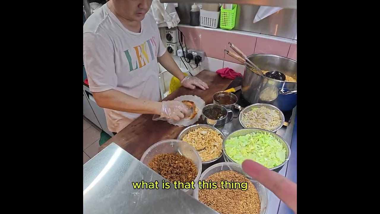 Singapore's Michelin-Rated Popiah in the Making 🇸🇬 #singapore #streetfood #popiah