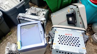 Microscrapping Dumpster Find: 2 of 5 UltraSound CRT Monitors for Copper, Alu, Steel &amp; PCBs Recovery.