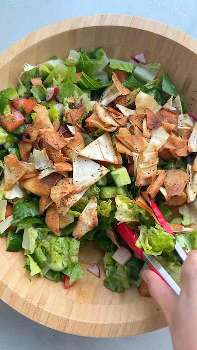 Lebanese Fattoush Salad | FeelGoodFoodie