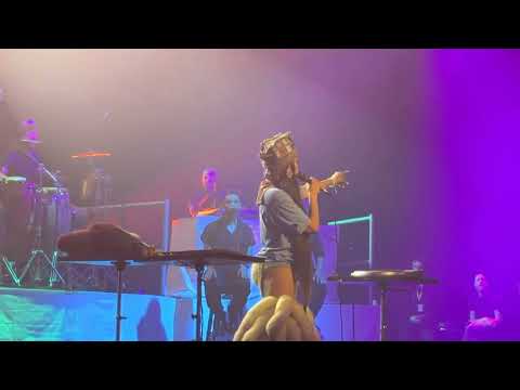 Erykah Badu -