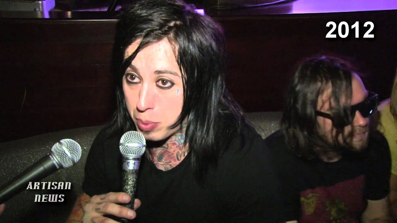 Escape The Fate and former singer Ronnie Radke have burried the hatchet aft...