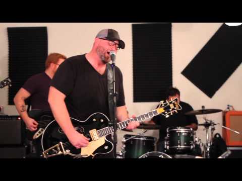 Source Victoria Performs "Randy Described Eternity" by Built to Spill