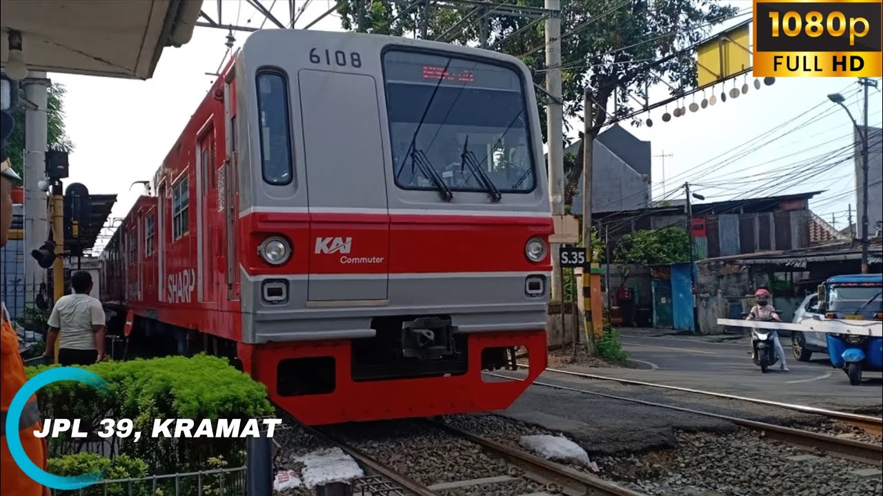 Keramaian kereta api & KRL Commuter line.. dekat stasiun Kramat