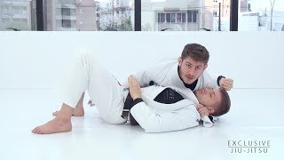 Exclusive Jiu-Jitsu - Lapel Choke from the Side Control - Essence Of Jiu-Jitsu