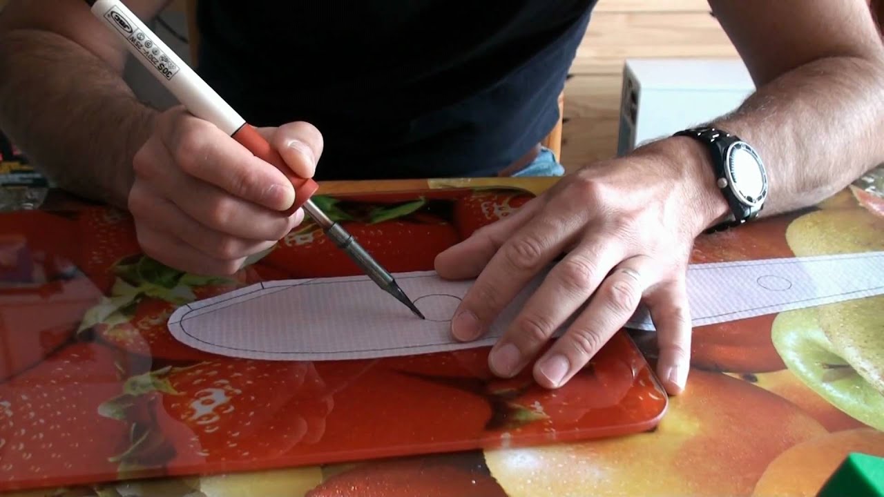 Découpe des évents au fer à souder pointe fine .