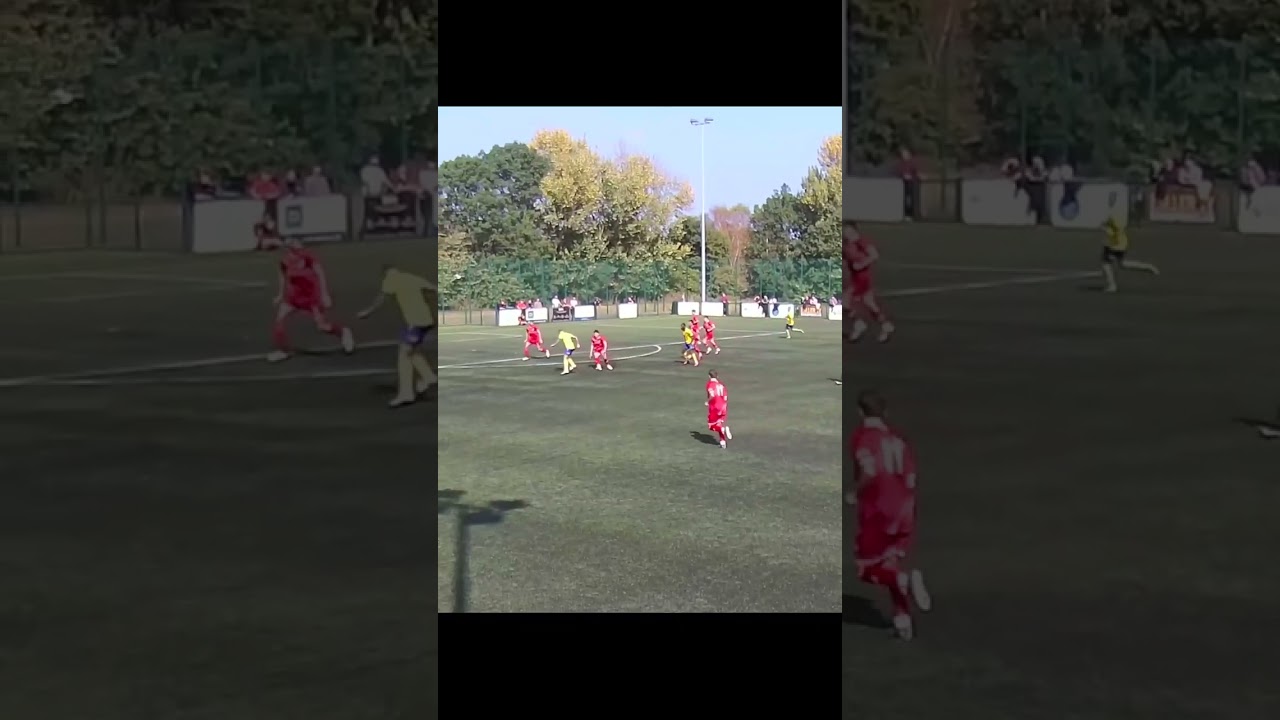 A Stephen Thompson stunner for Stockton Town ☄️