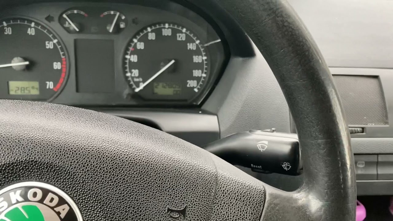 Заикается магнитола при запущенном двигателе решил проблему - YouTube