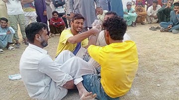 Tap on a clip to paste it in the text box.Use the edit icon to pin, add or delete clips.