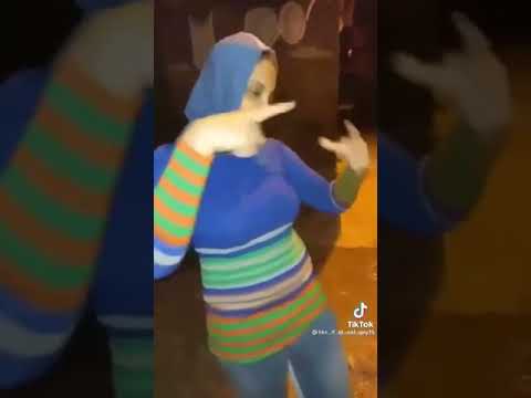 لما تيجي تغني مهرجان اخواتي مع نفسك