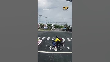 Nhìn cái tướng thanh niên núp gió là thấy có điềm rồi đó #shorts