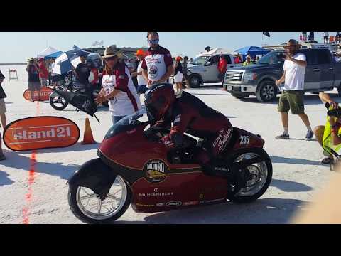 Lee Munro off the line on Bonneville Salt Flats Long Course