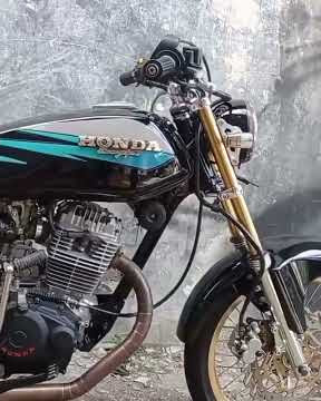 Story'wa Motor Honda GL ll Classic an keren banget bos ku 😁