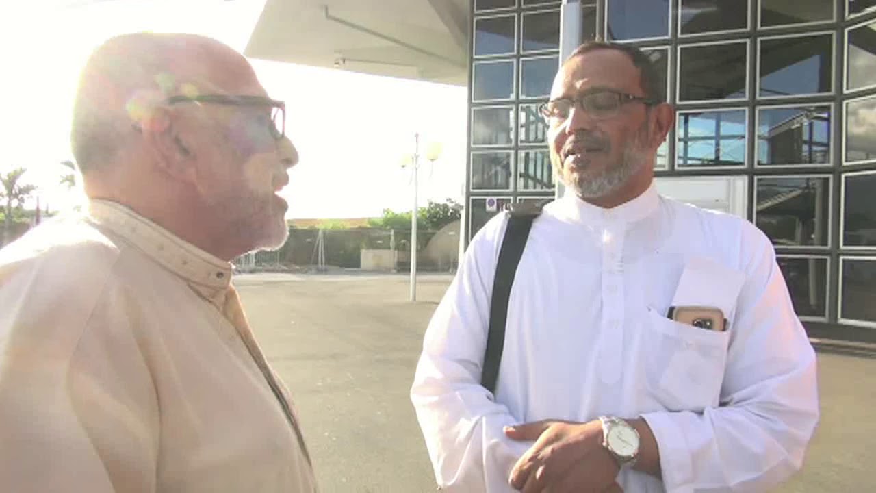 001 Arrivee Sh Wasi Hassan StDenis 240318 - YouTube