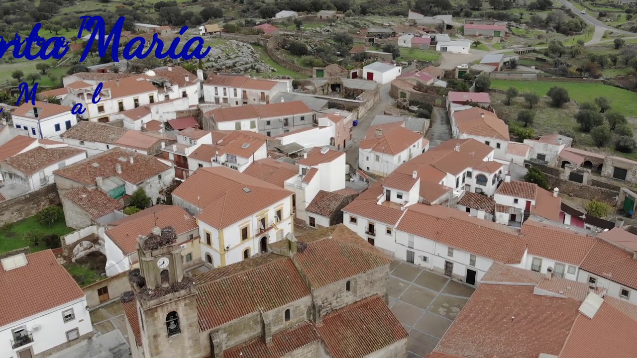 VILLA DEL REY (Cáceres), pueblos de Extremadura. Su ermita  gótica y merendero. DRON DJI.