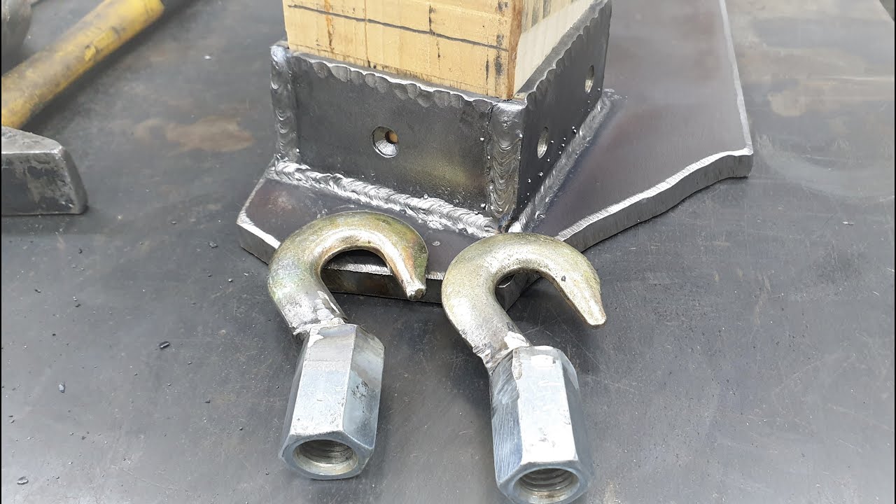 Lampada fai da te con tre tecniche di lavorazione Ferro, Legno e resina epossidica