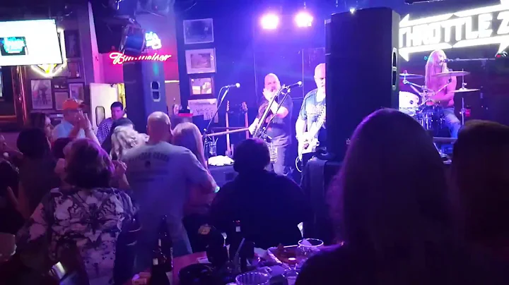 Throttle 21 live at bud's by Patti Meeks