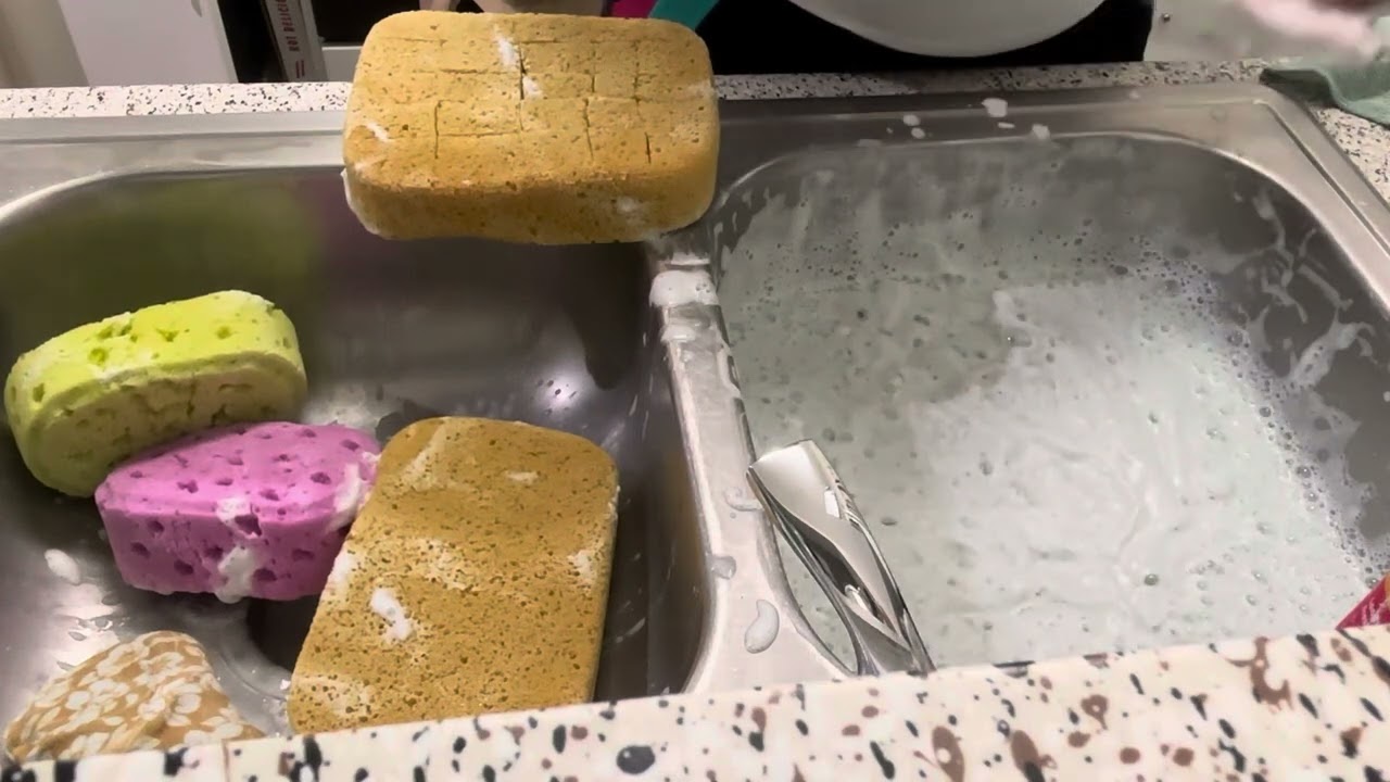 ASMR Squeeze, Squeeze, Squeeze & KiKi: I Saw Beyoncé Last Night! 😆💕 | Oddly Satisfying