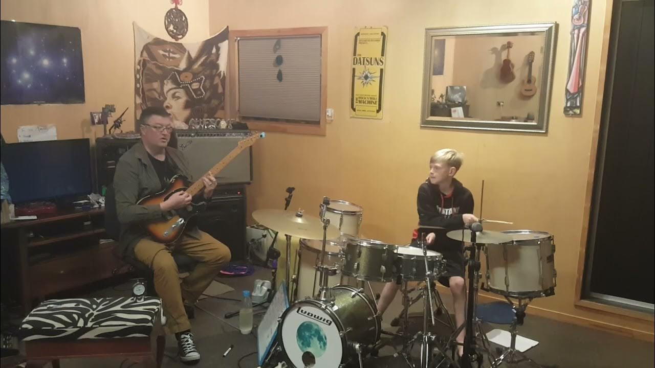 DRUM TUNING...TOMS TO NOTES using drum dial n guitar tuner YouTube