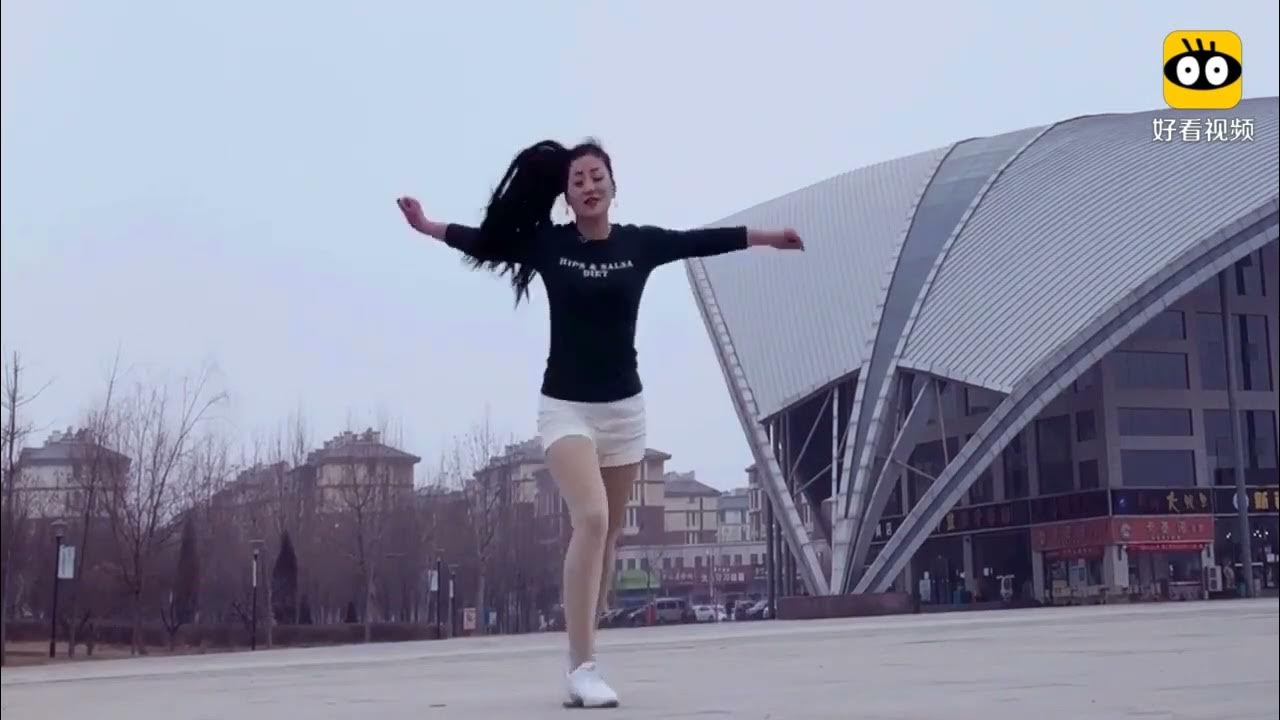 Танец китаянок видео. Китайцы танцуют шафл. Прикольные танцы китаянок. Девушка китаянка танцует. Цинцин танцовщица шафл.
