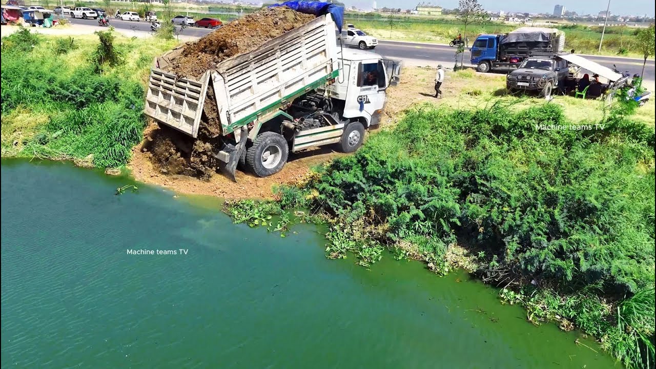 Wonderful Activities Huge Side Project!Truck Filling Land DeepLake,Skill Bulldozer D31A Pushing Soil