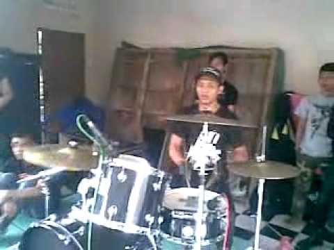 ROOSTER EFFECT - We are the punx live @ babiraga TASIKMALAYA