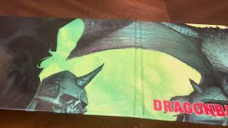 Dragonbane: Écran GM - Édition Gratuite de la Ligue, Accessoire Game Master RPG, Tableaux et informations, Vert Dragonbane: Écran GM - Édition Gratuite de la Ligue, Accessoire Game Master RPG, Tableaux et informations, Vert