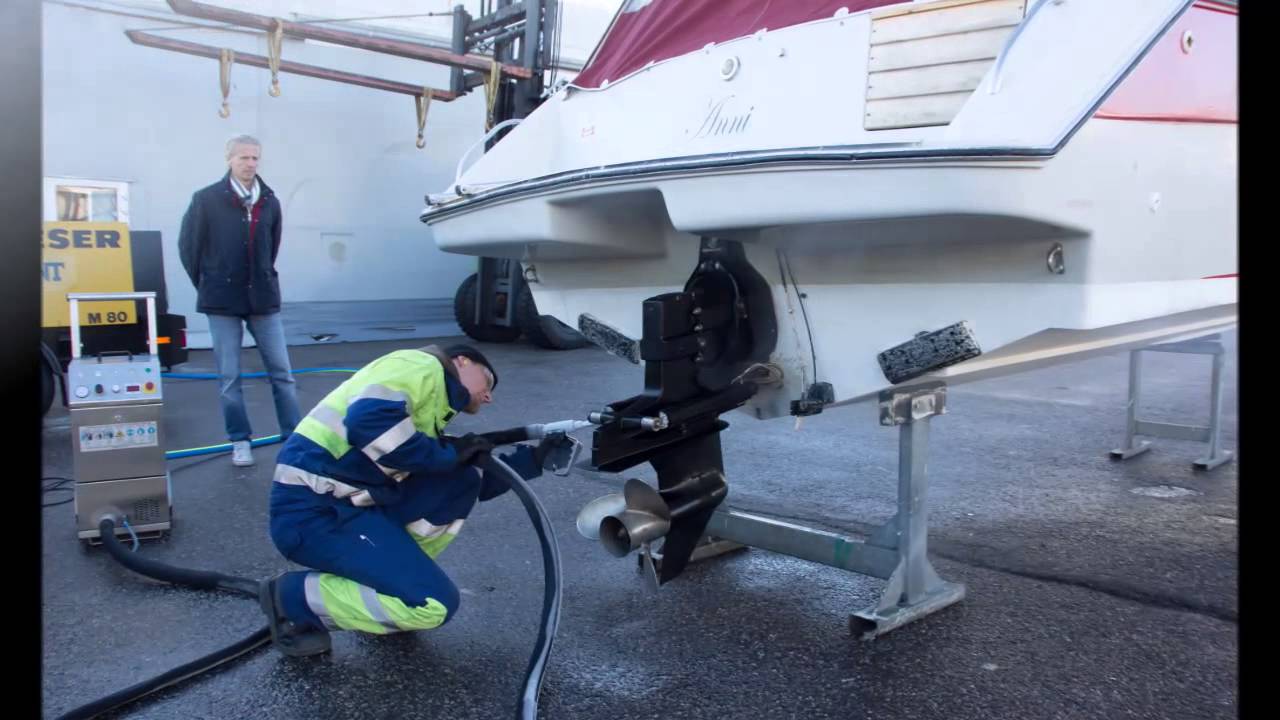 Lasikuituveneen kuivajääpuhallus