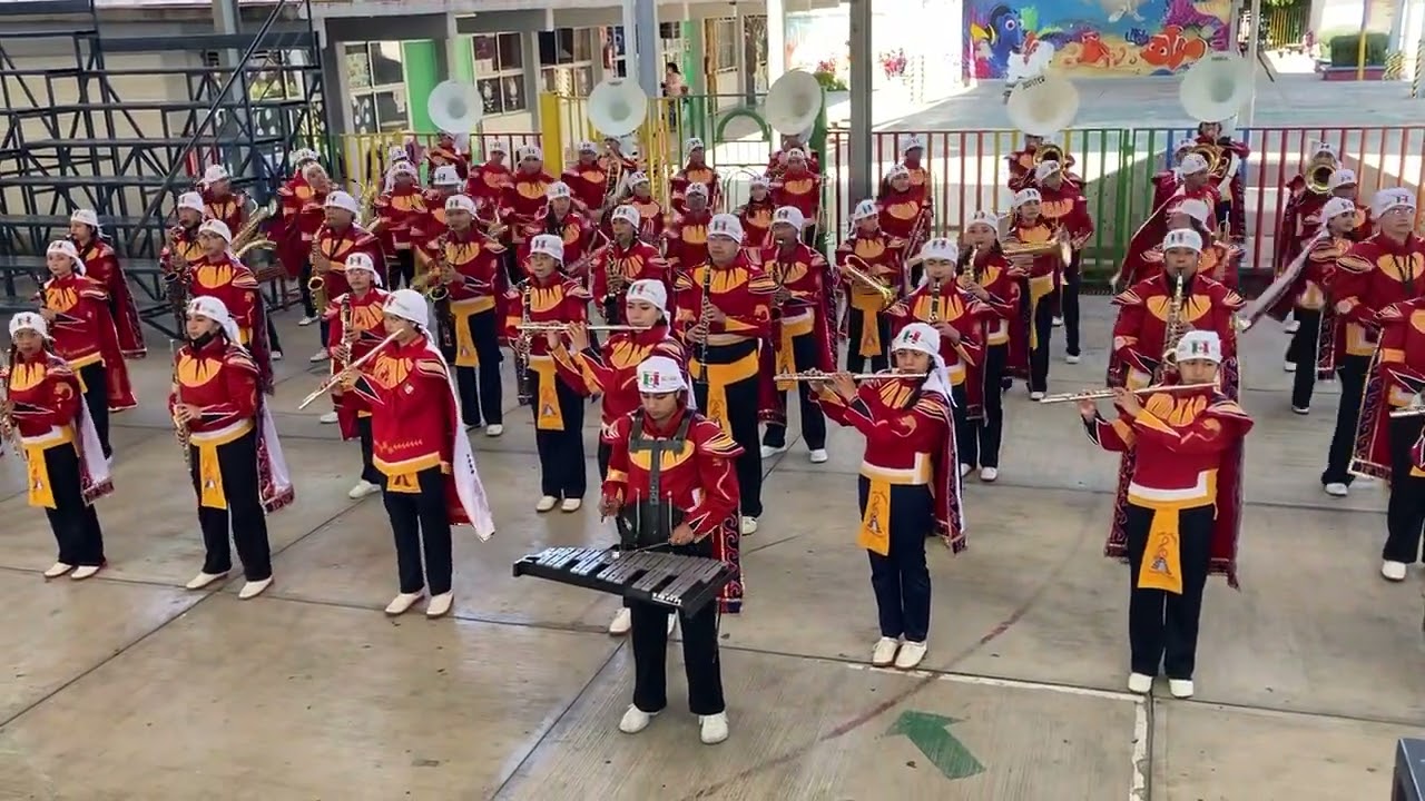 Un Poco Loco/La Llorona