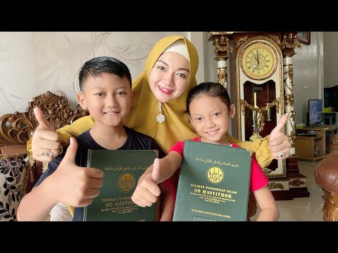 Ratna Antika's kids' reactions when they both take 1st place, praise God.......