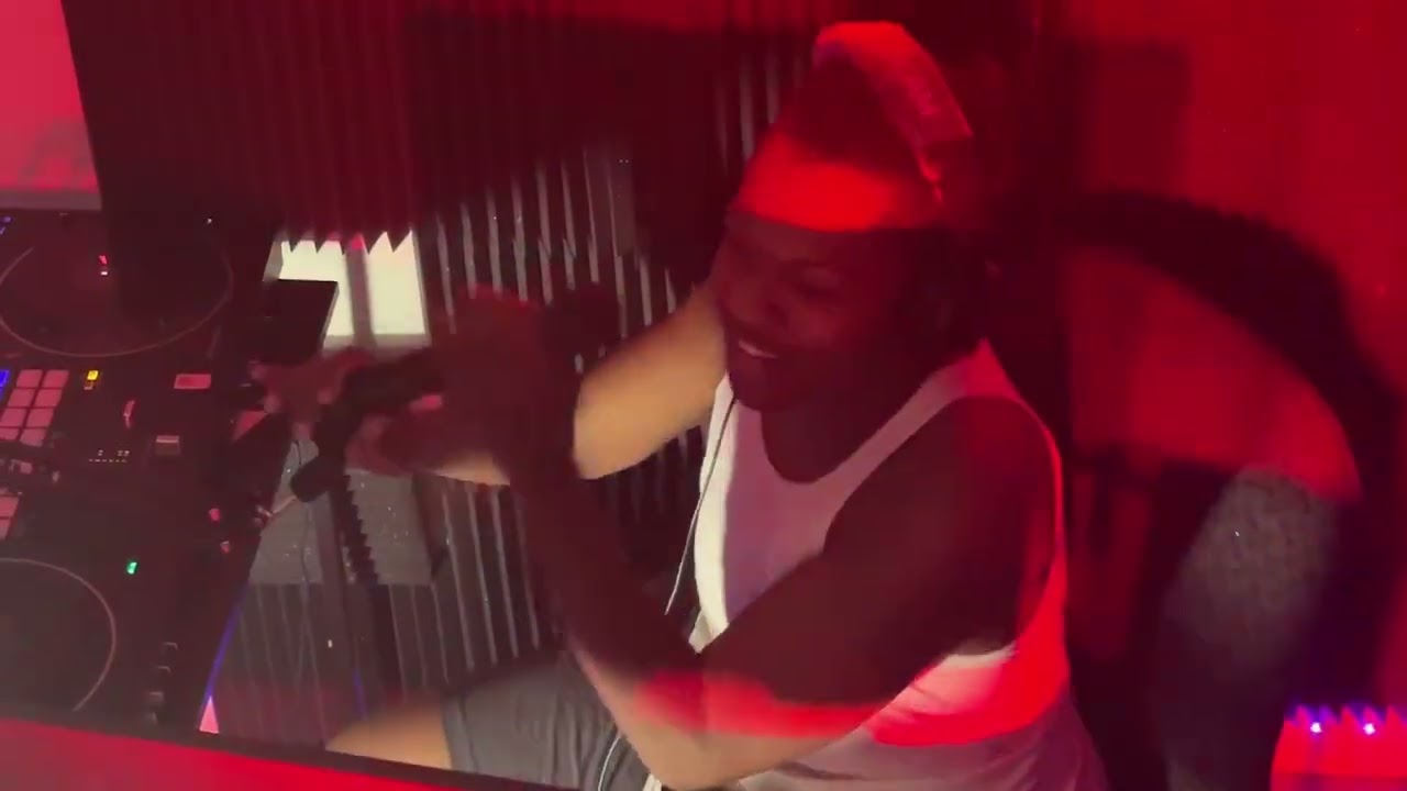 “Luxurious Pop Rewind: Hey Mickey x Gwen Stefani”DJ Lil Dude