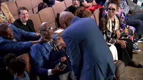 Donnie McClurkin tried to get Marvin Winans to sing "The Question Is," but Carvin Winans Stepped In