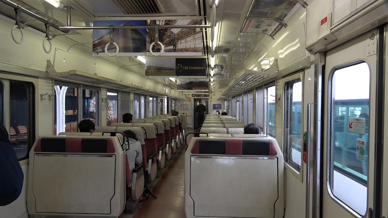 前後、異なる記念ヘッドマークを付けて、JR東日本エリアを走行の、今度のダイヤ改正で引退が発表された、JR東海213系H6編成車内模様。