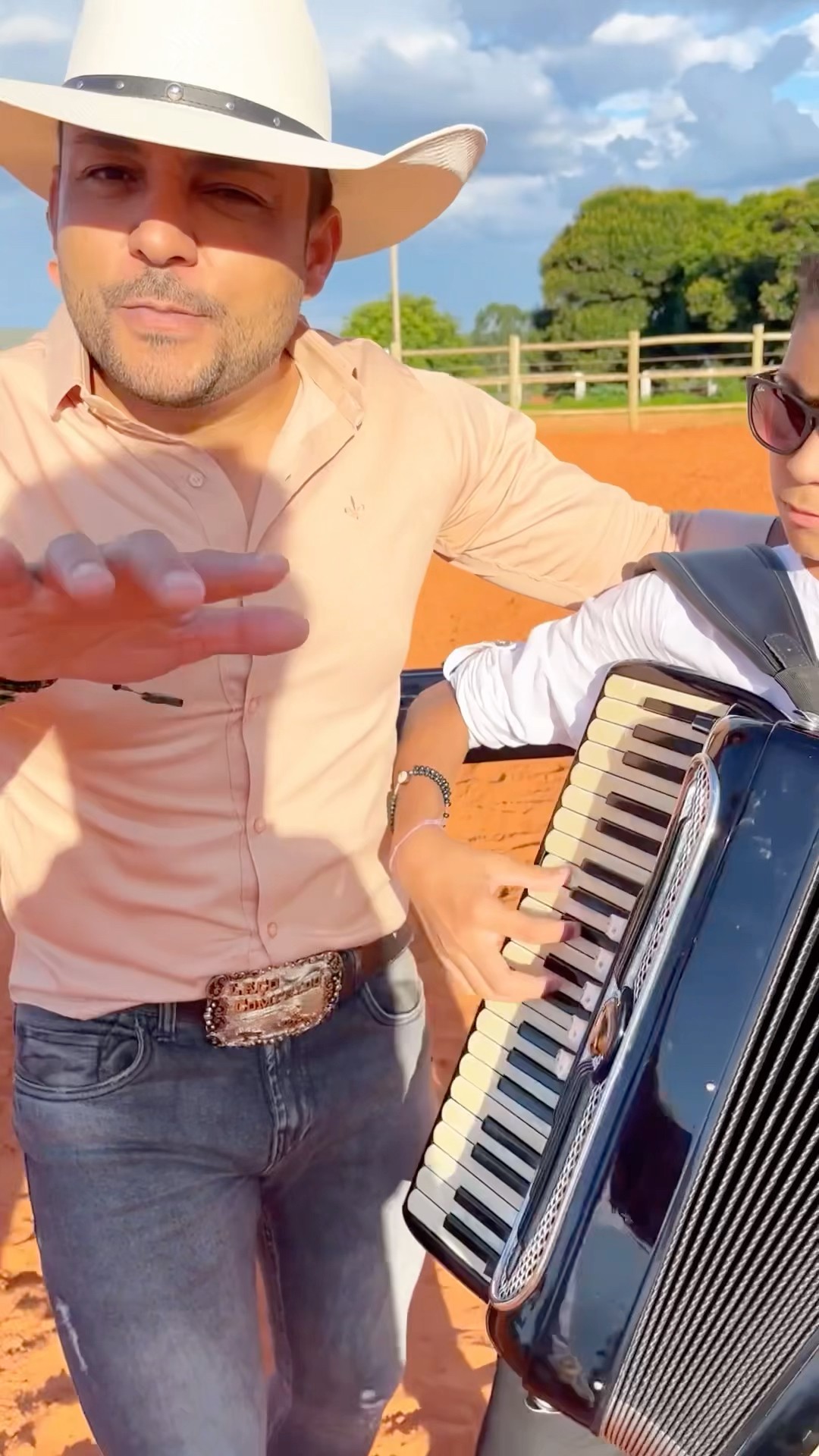 Alejandro Rodrigues e Leãozinho do Forró bota esse piseiro pra bombar #boanoiteee #leaozinho #Forro