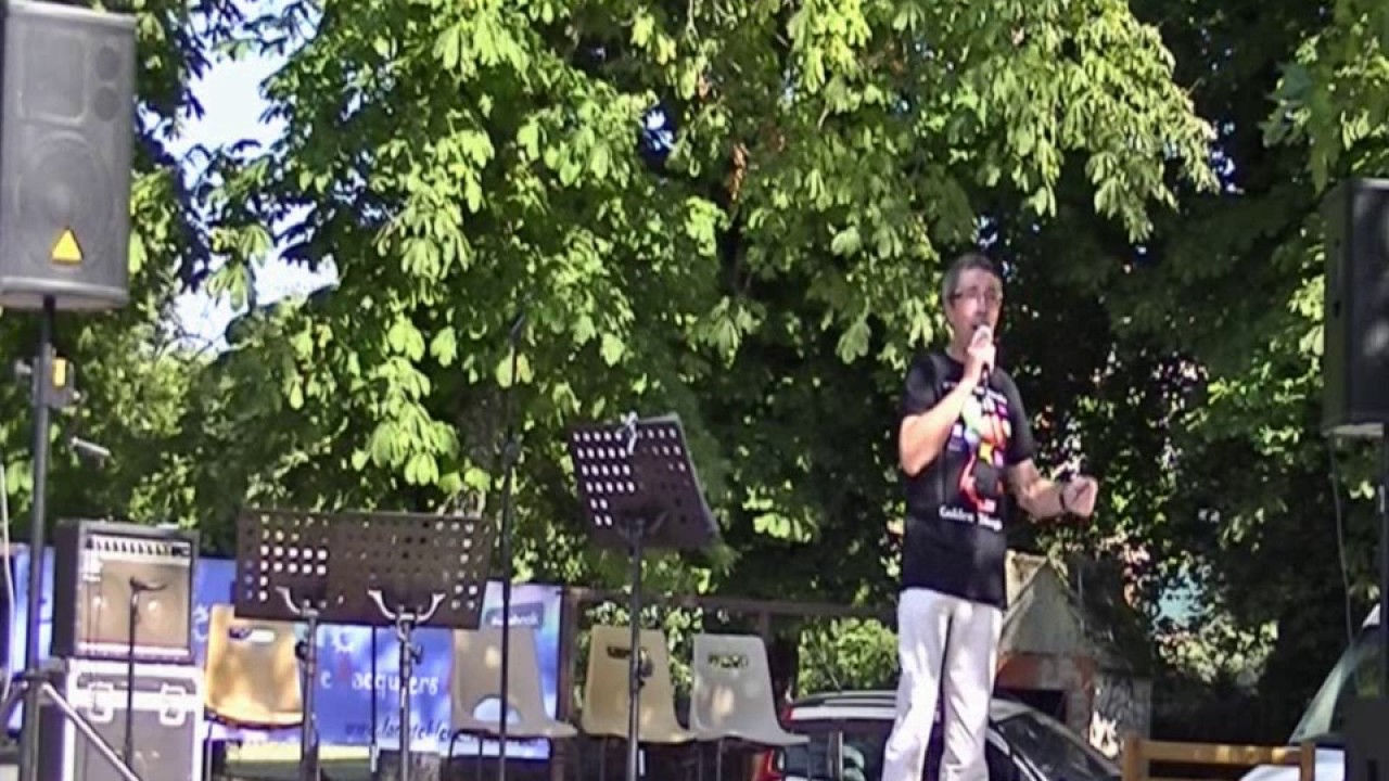 DANS LE COCHON TOUT EST BON (en live) - YouTube