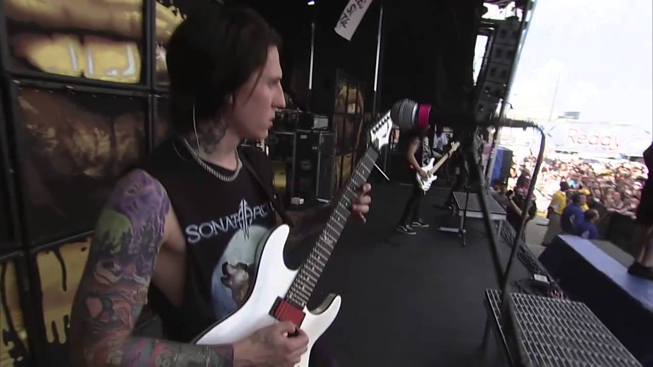 "The Drug In Me Is You" - Falling In Reverse (Vans Warped Tour 2014)