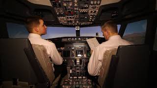 Pilots in Boeing 737 Flight simulator screenshot 4
