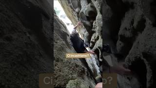 Ci Siamo Bloccati Nella Fessura Di Una Montagna..