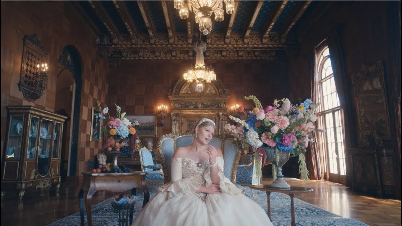 Brynn Elliott - Tell Me I'm Pretty (Official Music Video)