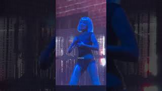 Halsey - I Walk The Line (live) #halsey #badlands #iwalktheline  #backtobadlandstour #halseylive
