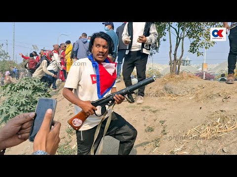 राजावादीले प्रहरीको बन्दुक खोसेको भिडियो खिच्दा अनलाइनखबरकर्मीमाथि आक्रमण