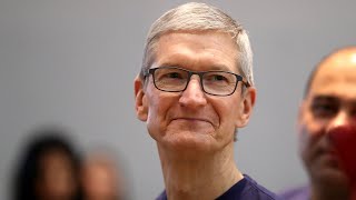 Apple CEO criticizes Facebook over data scandal