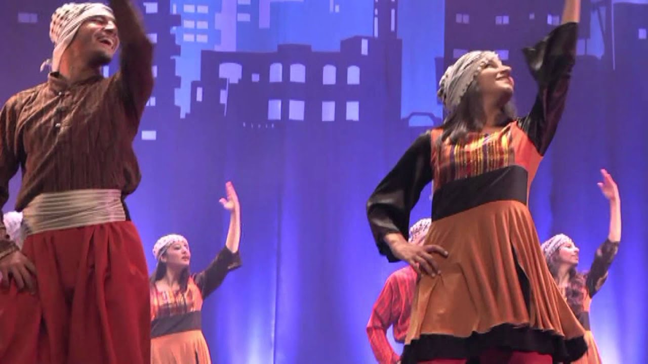 فرقة الفنون الشعبية الفلسطينية - على ظهرالخيل