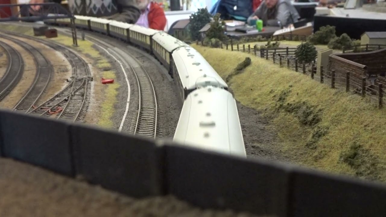 B.M.Rly.S: HORNBY is, No.35028 'Clan Line' with "BRITISH PULLMAN", was running on OO Gauge Layout.