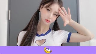 Nữ streamer khiến ai cũng mê mệt bởi vẻ đẹp 'nóng rực'